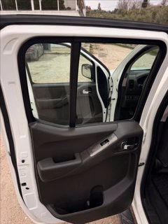 NISSAN Navara 2.5 dci d.cab LE