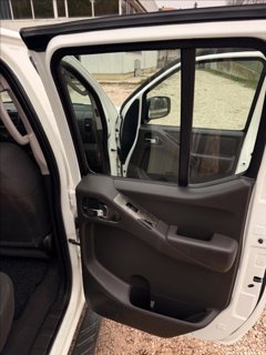 NISSAN Navara 2.5 dci d.cab LE